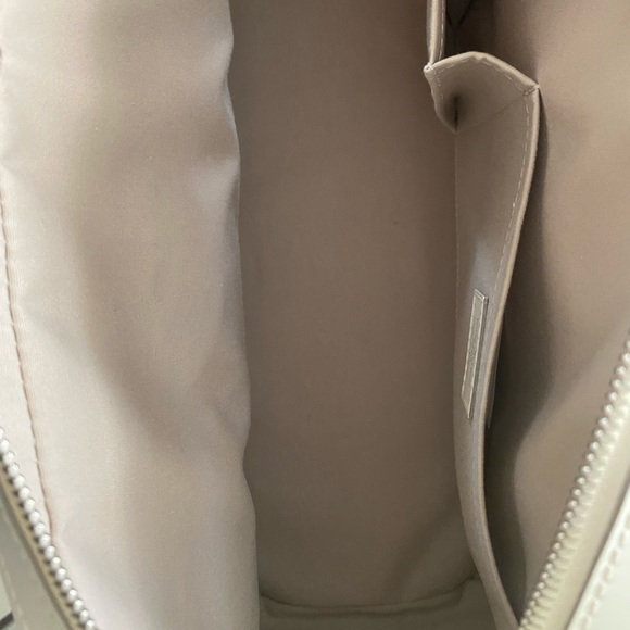 LOUIS VUITTON Ivoire Epi Leather Montaigne GM Bag - Picture 4 of 11